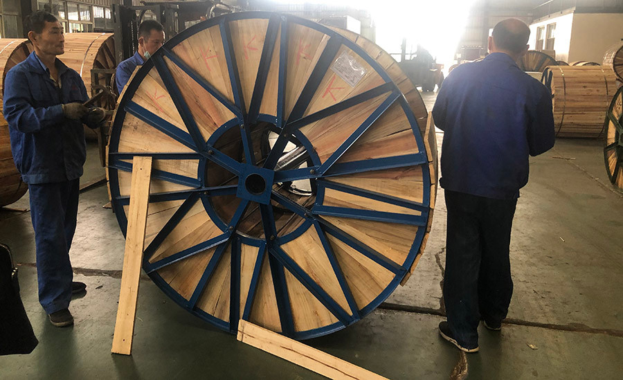 新疆电力通信项目前来安徽飞扬通信科技有限公司看厂合作